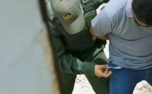 un intervento di ICE. Ora per i clandestini c'è l'opzione bonus per lasciare il Paese